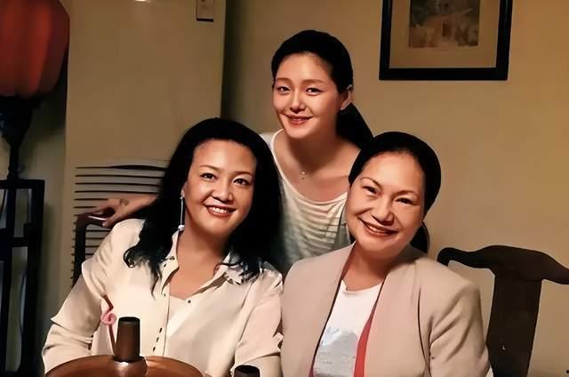 张兰爆料大s出轨最新,真相背后引发娱乐圈地震 第2张 张兰爆料大s出轨最新,真相背后引发娱乐圈地震 第2张